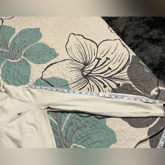 • Vineyard Vines White Sweater V-Neck - Picture 9 of 11